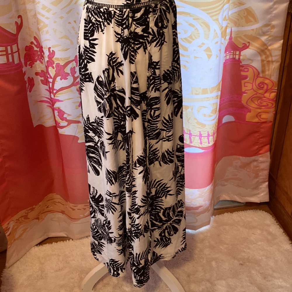 NEW BLACK AND WHITE PALM LEAF DESIGN MAXI HALTER DRESS BODICE CUT OUT SIZE MED - Picture 5 of 11